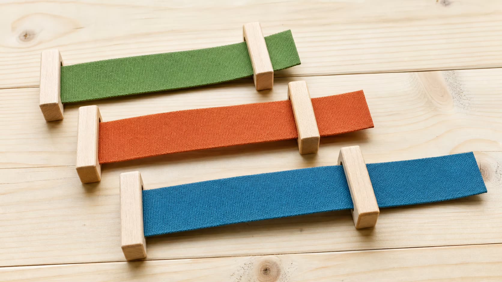 Divisórias móveis em três faixas mostram como adaptar uma referência de orçamento.